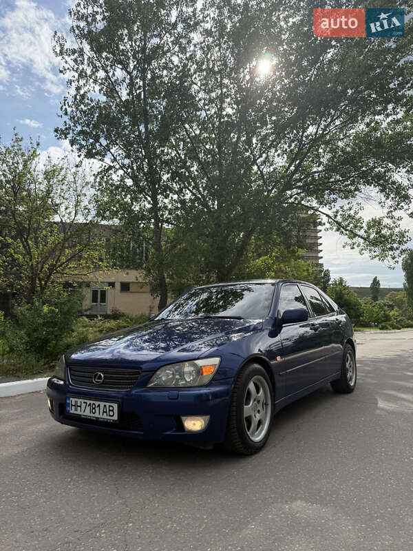 Lexus Is (1999)