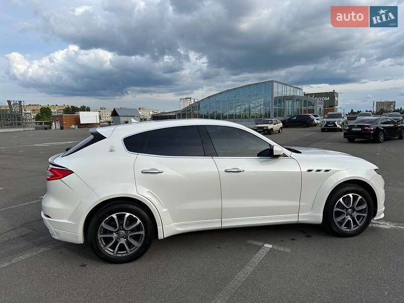 Maserati Levante (2017)