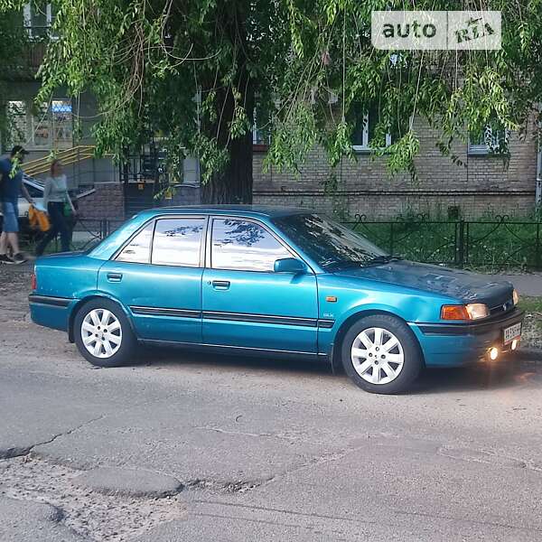 Mazda 323 (1992)