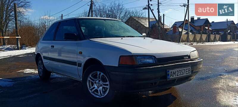 Mazda 323 (1989)
