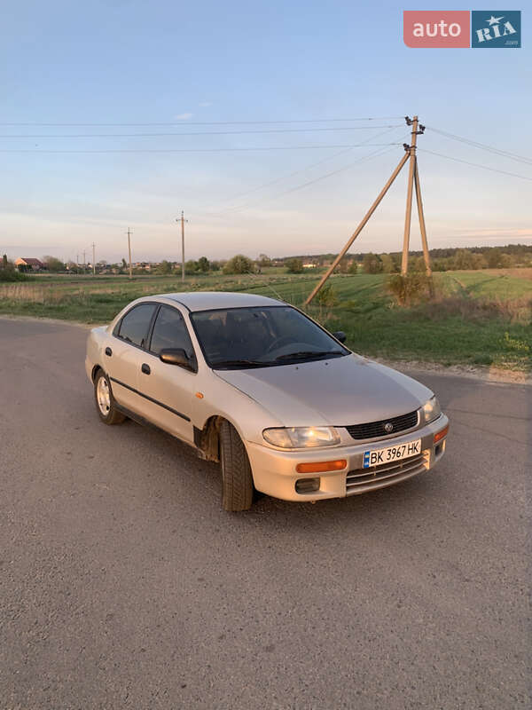 Mazda 323 (1995)