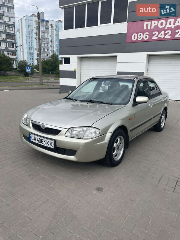 Mazda 323 (1998)