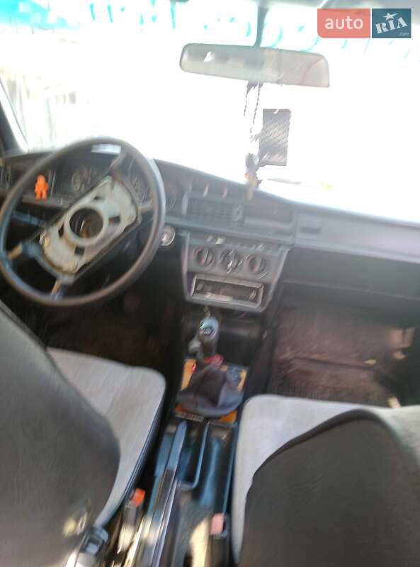 Mercedes-benz 190 (1986)