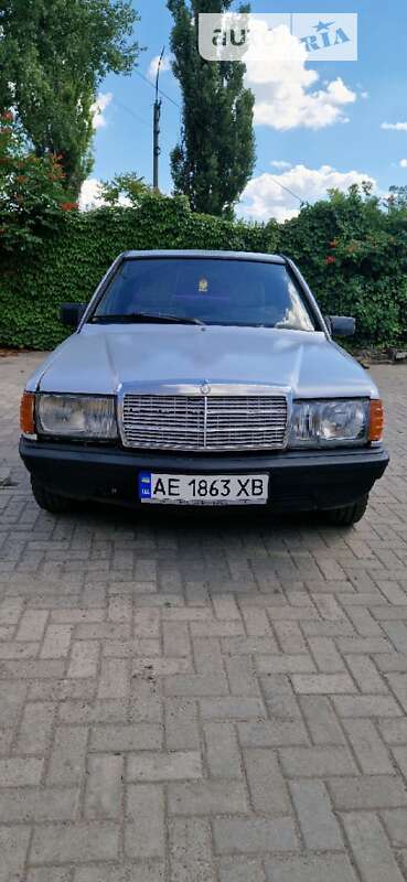 Mercedes-benz 190 (1984)