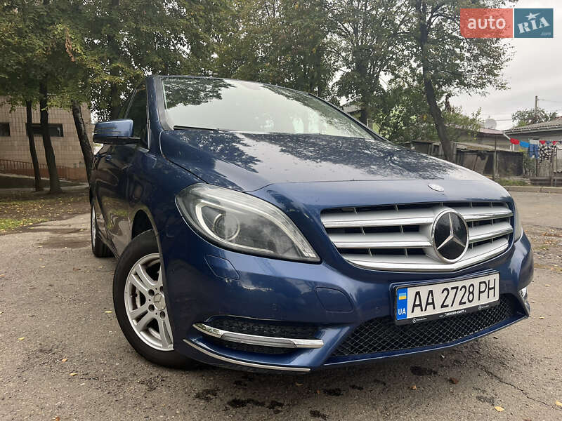 Mercedes-benz B180 cdi (2012)