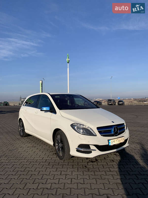 Mercedes-benz B 250 (2015)