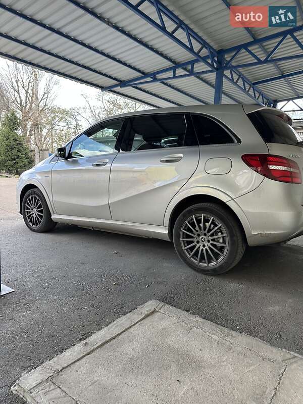 Mercedes-benz B-class (2017)