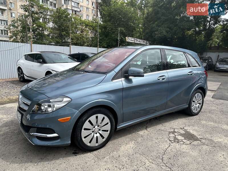 Mercedes-benz B-class (2015)
