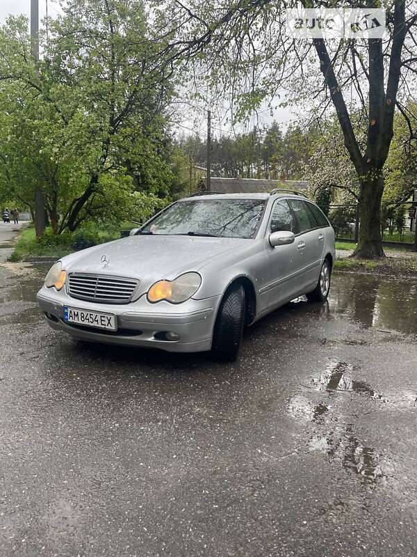 Mercedes-benz C 220 (2002)