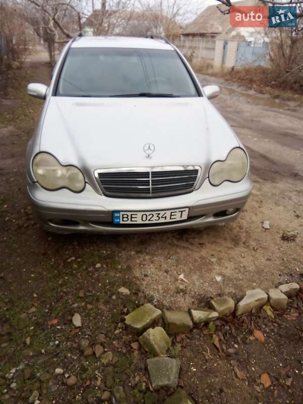 Mercedes-benz C 220 d (2002)