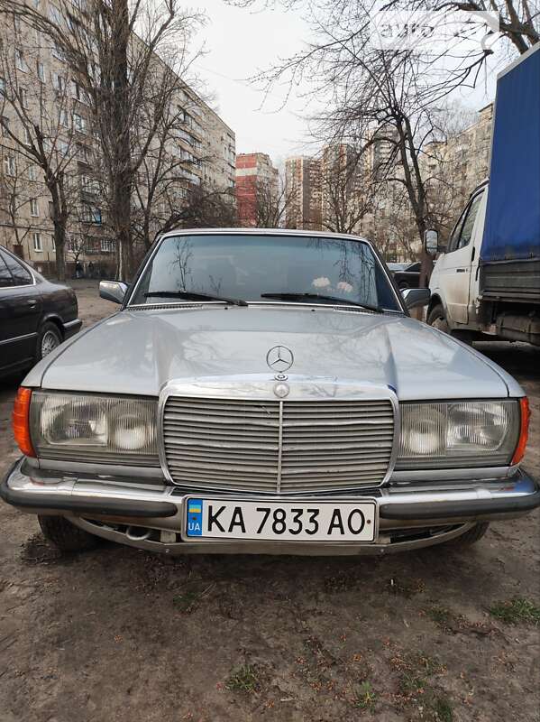 Mercedes-benz E-class (1980)