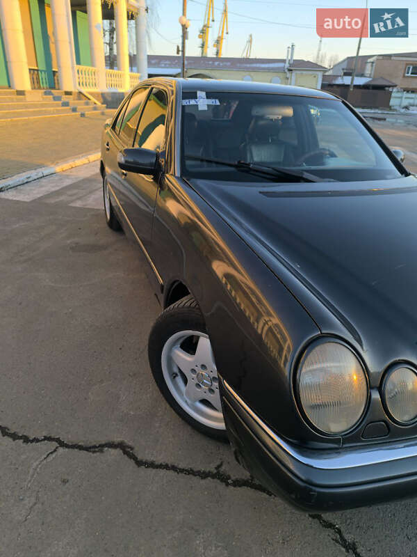 Mercedes-benz E-class (1996)