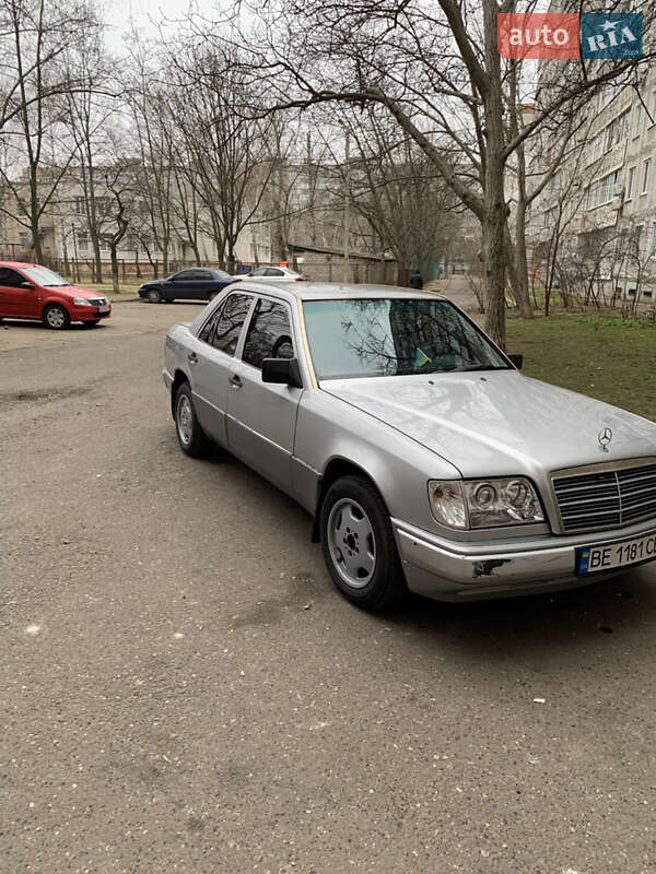 Mercedes-benz E-class (1993)