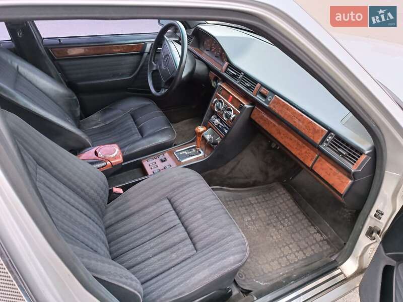 Mercedes-benz E-class (1993)