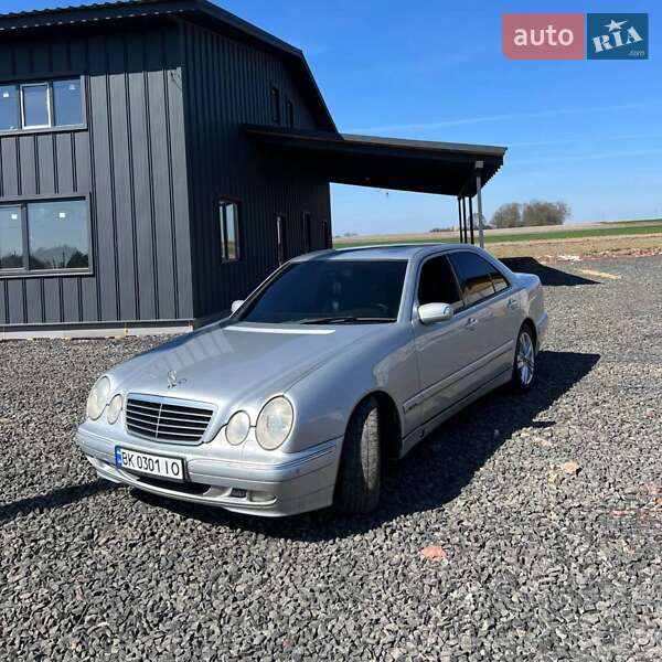 Mercedes-benz E-class (2001)