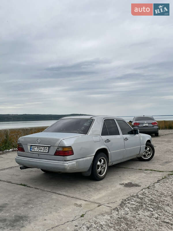 Mercedes-benz E-class (1993)