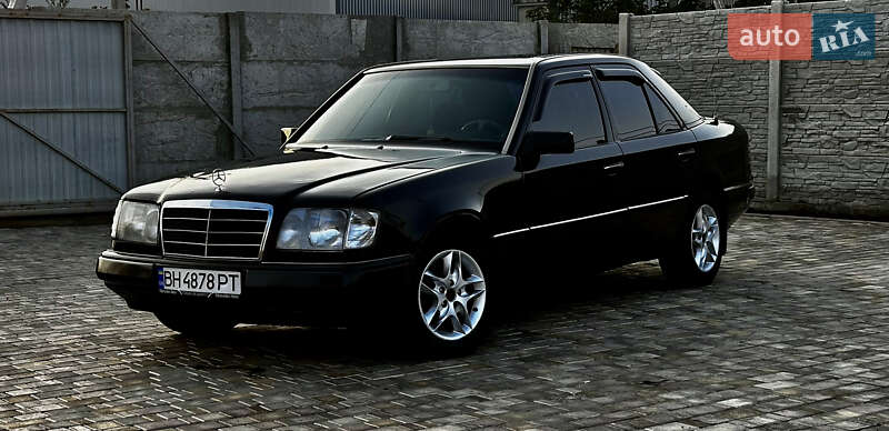 Mercedes-benz E-class (1987)
