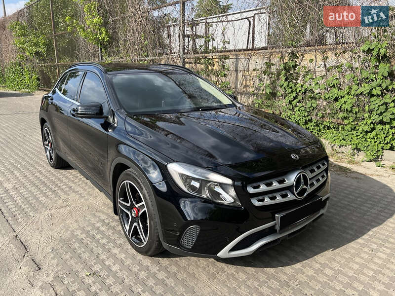 Mercedes-benz Gla-class (2017)