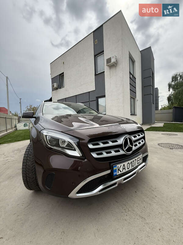 Mercedes-benz Gla-class (2017)