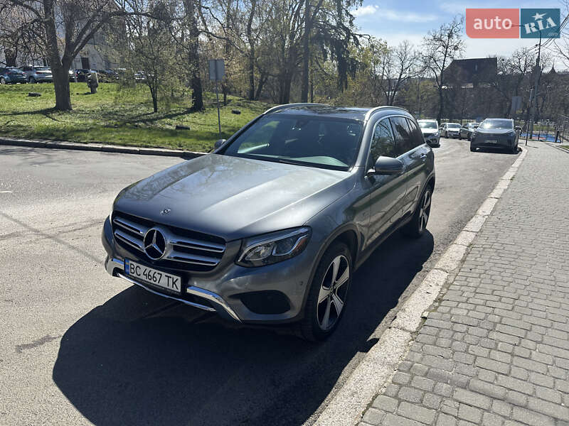 Mercedes-benz Glc-class (2019)