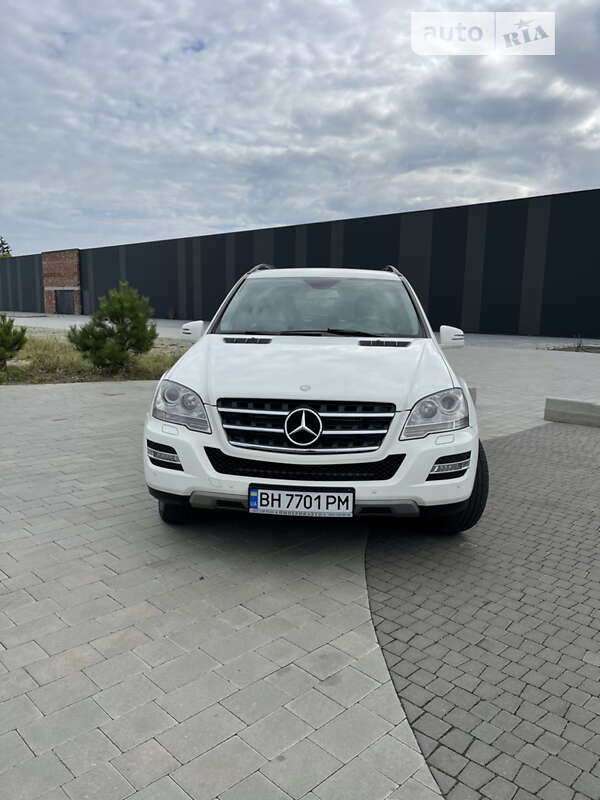 Mercedes-benz M-class (2011)