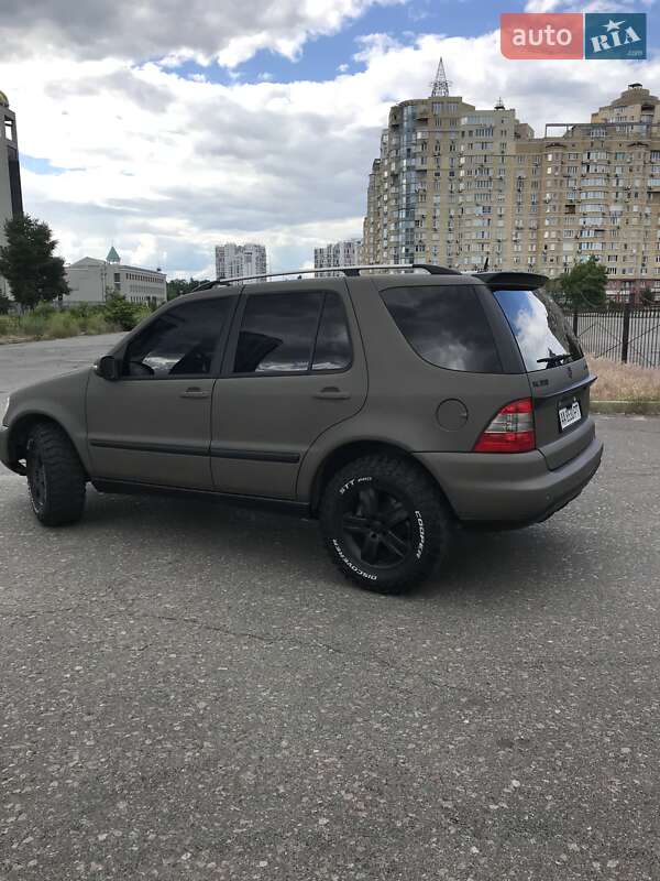 Mercedes-benz M-class (2005)