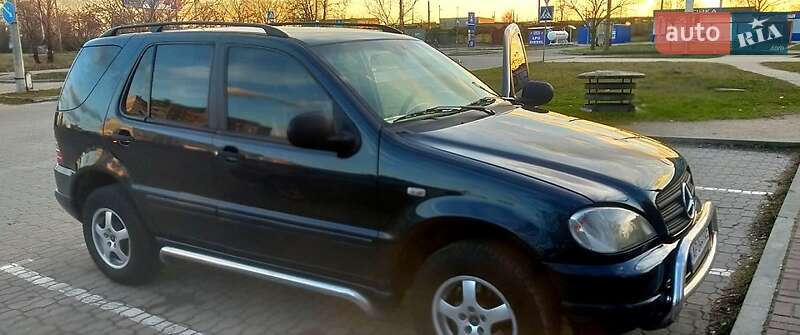 Mercedes-benz M-class (1998)