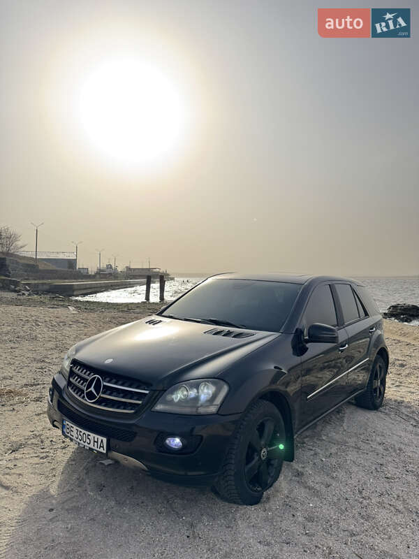 Mercedes-benz M-class (2005)