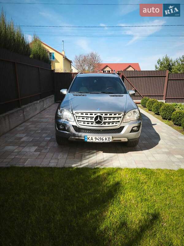 Mercedes-benz M-class (2010)