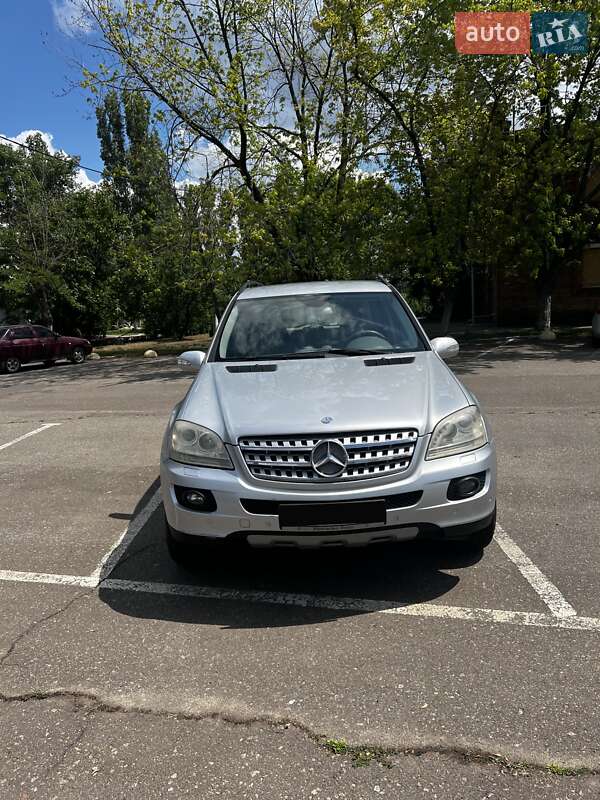 Mercedes-benz M-class (2005)