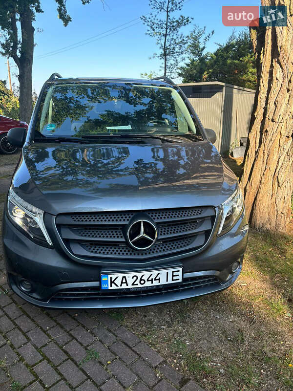 Mercedes-benz Metris (2015)
