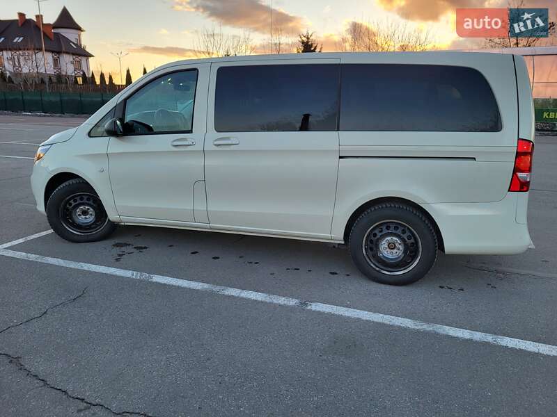Mercedes-benz Metris (2015)