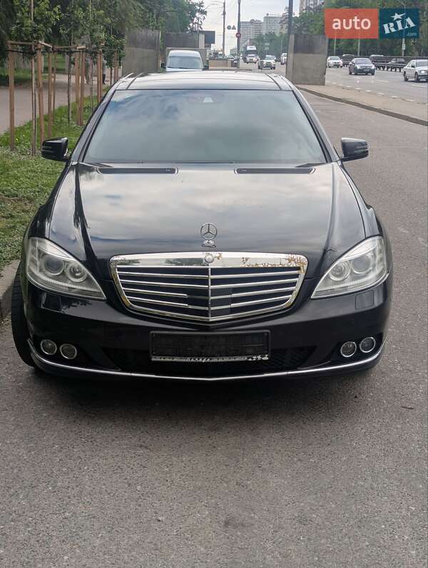 Mercedes-benz S-class (2012)