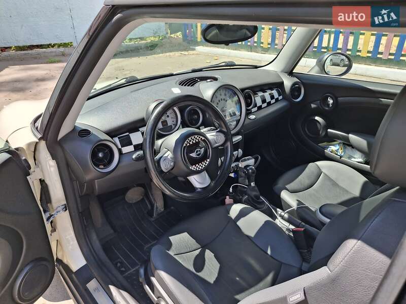 Mini Cooper (2010)