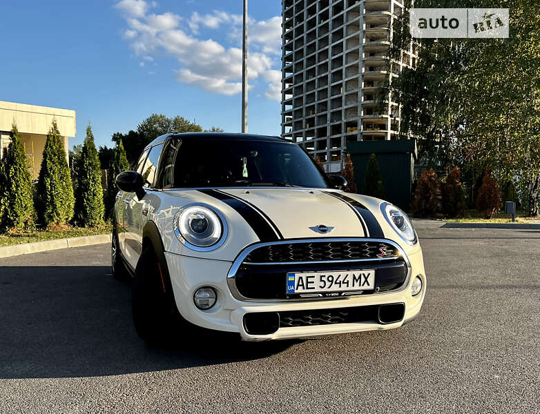 Mini Hatch (2015)