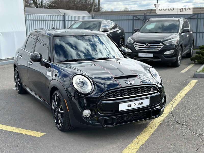 Mini Hatch (2018)