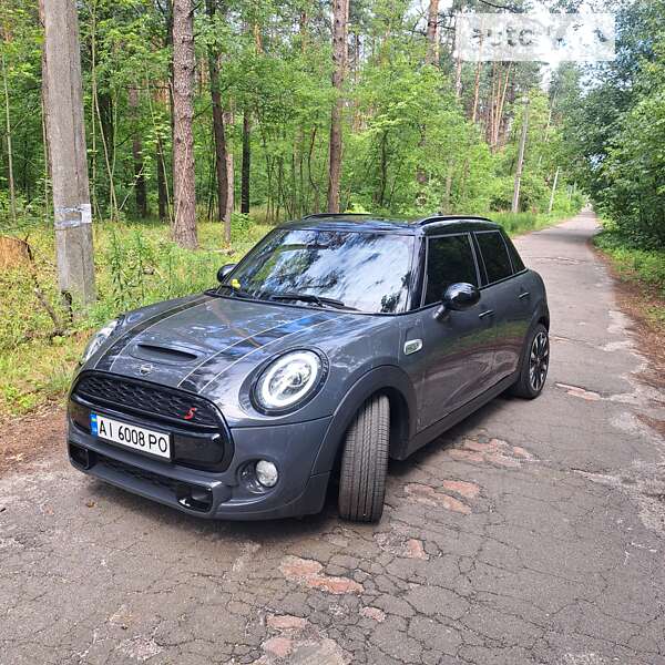 Mini Hatch (2018)