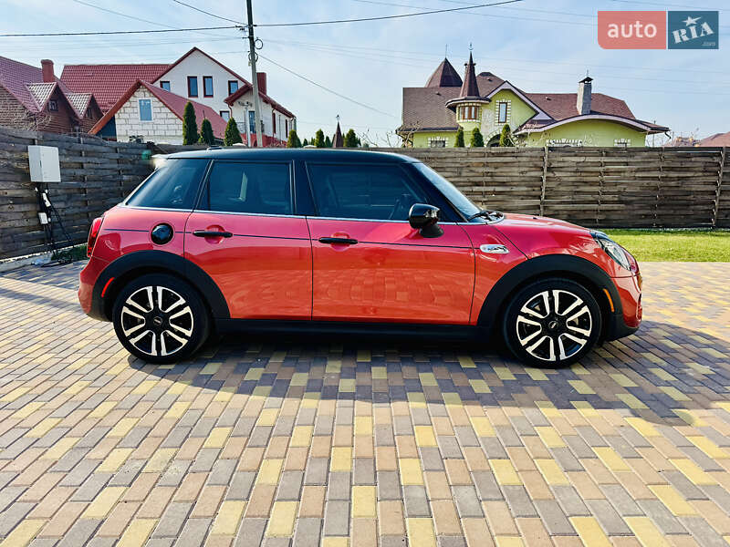 Mini Hatch (2020)