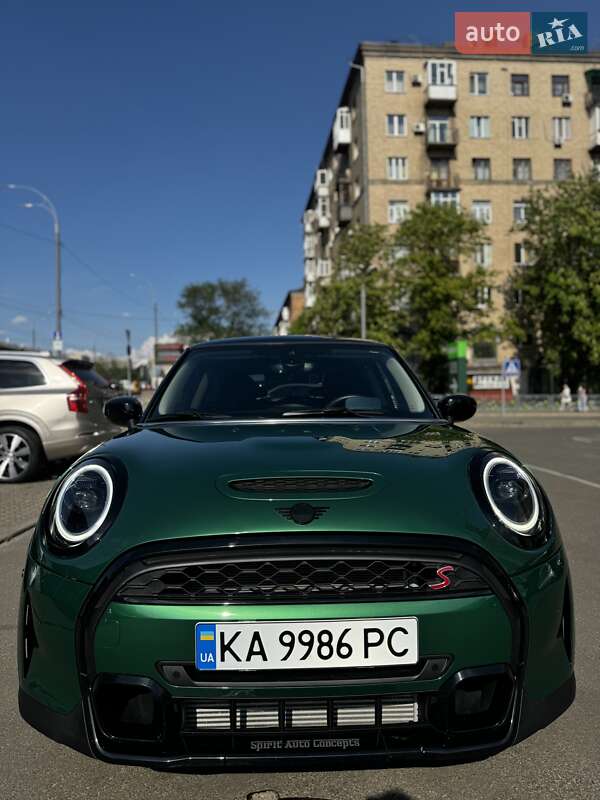 Mini Hatch (2022)