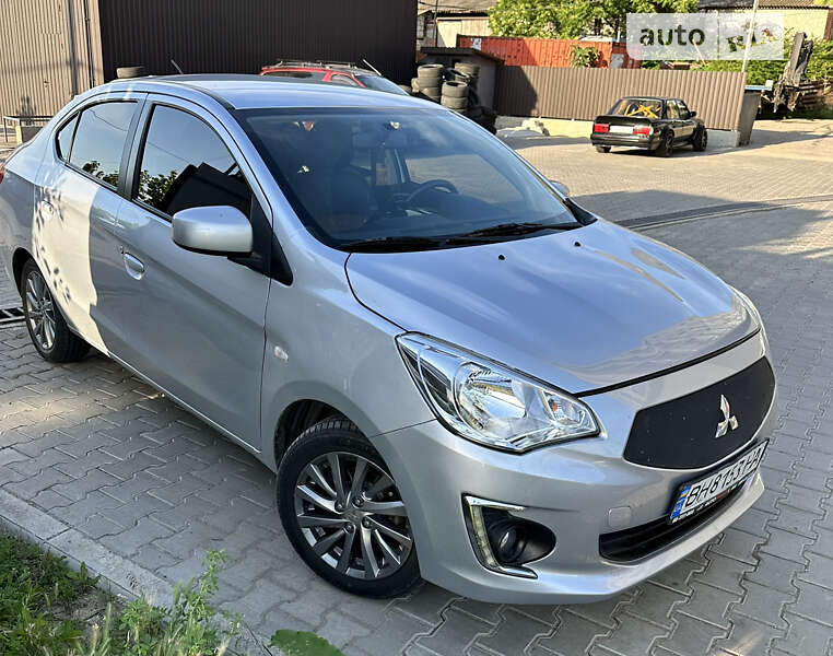Mitsubishi Attrage (2015)