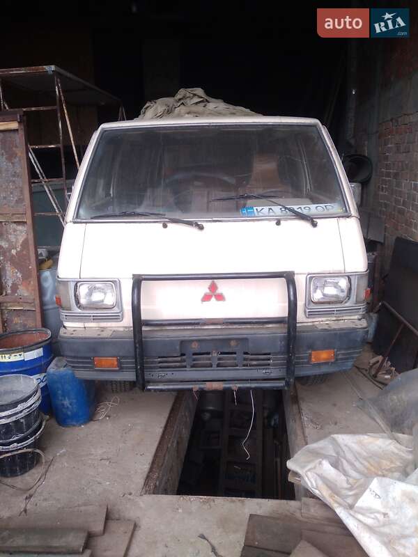 Mitsubishi Delica (1986)