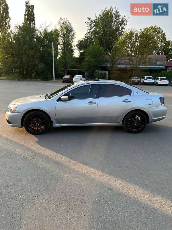 Mitsubishi Galant (2011)