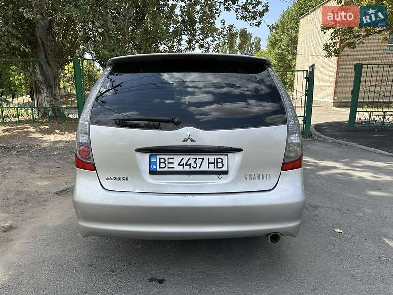 Mitsubishi Grandis (2009)