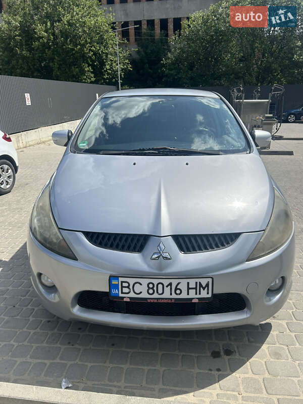 Mitsubishi Grandis (2005)