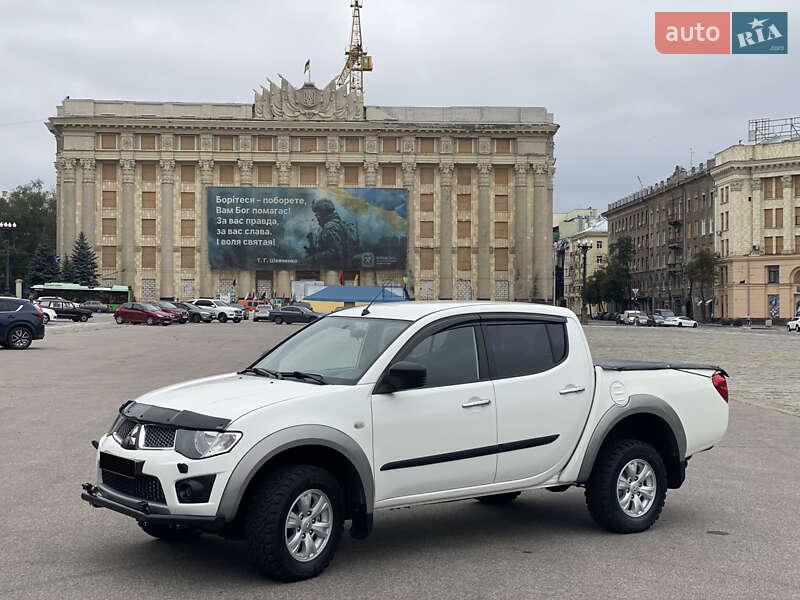 Mitsubishi L 200 (2012)