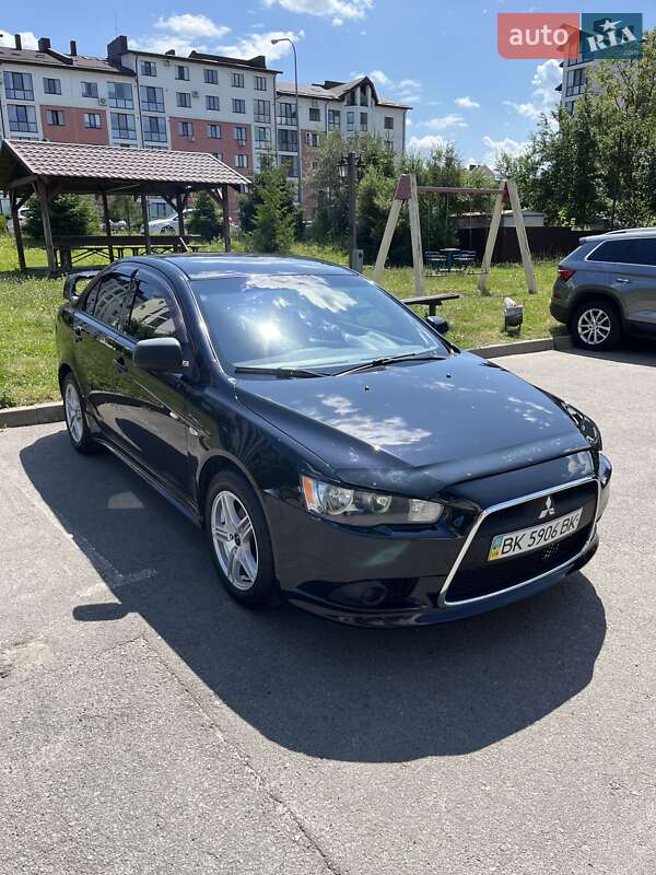 Mitsubishi Lancer (2013)