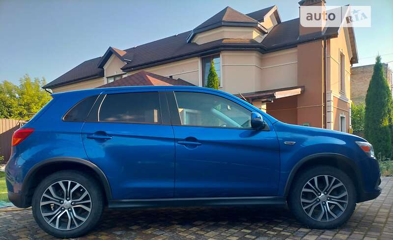 Mitsubishi Outlander sport (2016)
