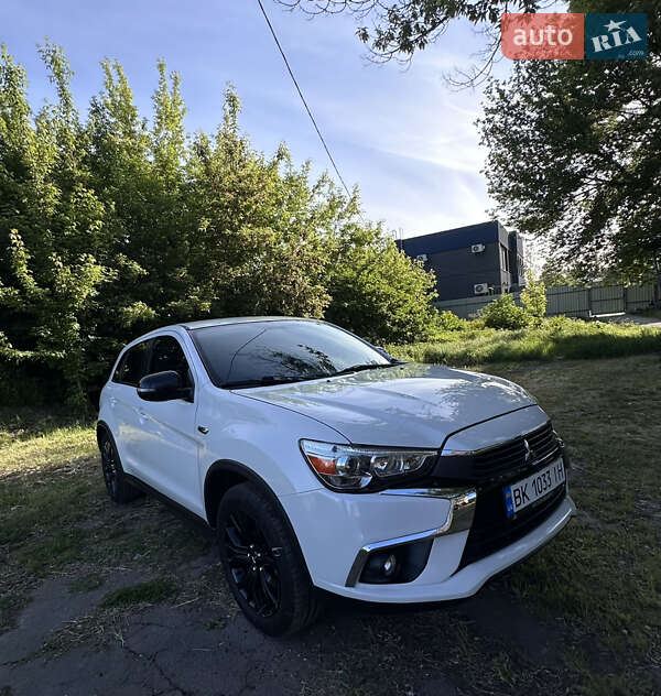 Mitsubishi Outlander sport (2017)