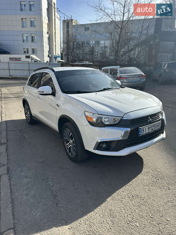 Mitsubishi Outlander sport (2016)