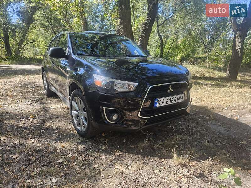 Mitsubishi Outlander sport (2015)